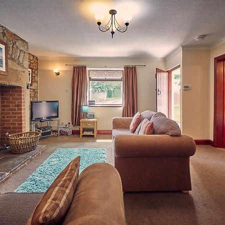 Host & Stay - Rose Cottage Bamburgh Esterno foto